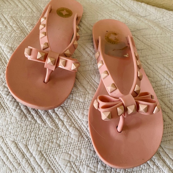 BCBG Pink Bow Flip Flops Size 6 - Picture 2 of 2